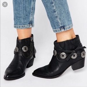 Dolce Vita Skye ankle bootie